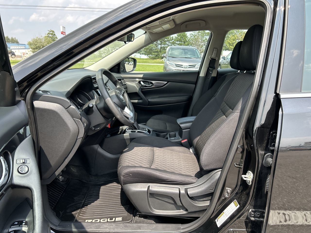 Used 2017 Black Nissan S AWD CVT image 19