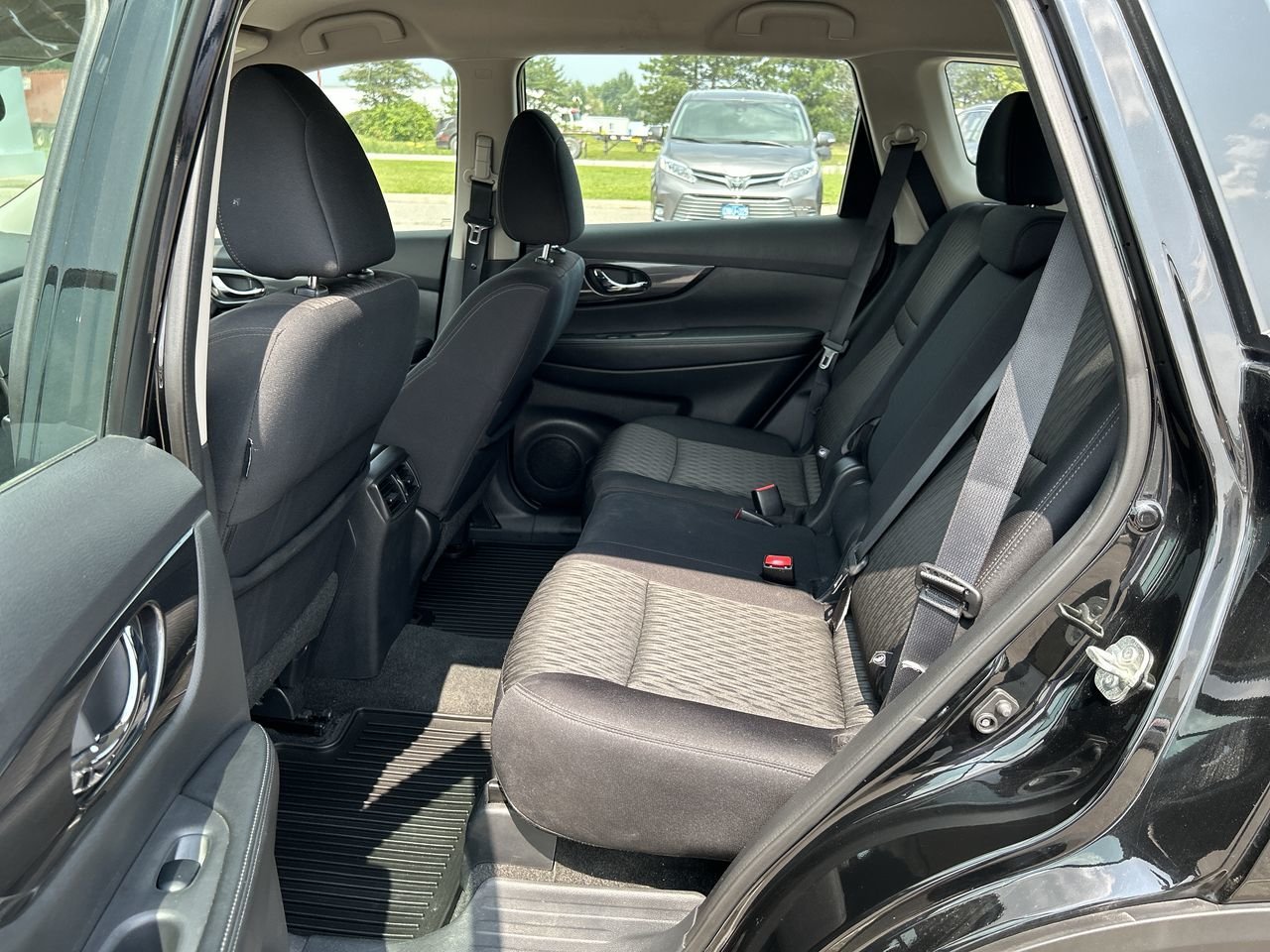 Used 2017 Black Nissan S AWD CVT image 29