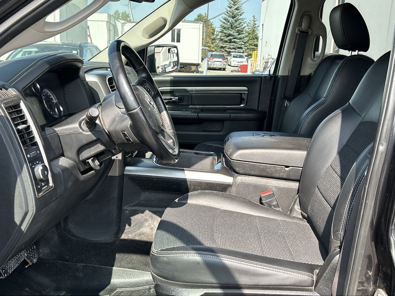 Used 2018 Black Ram Sport (140.5 WB - 5.7 Box) image 19