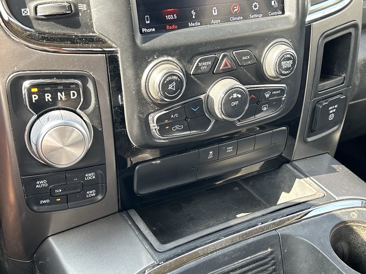Used 2018 Black Ram Sport (140.5 WB - 5.7 Box) image 27