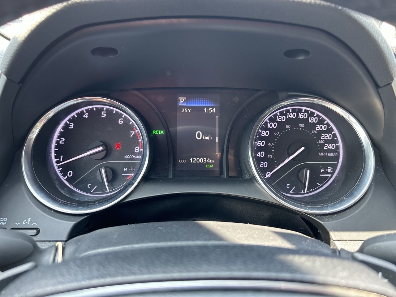 Certified Used 2019 WHITE Toyota 4-Door Sedan SE 8A image 23
