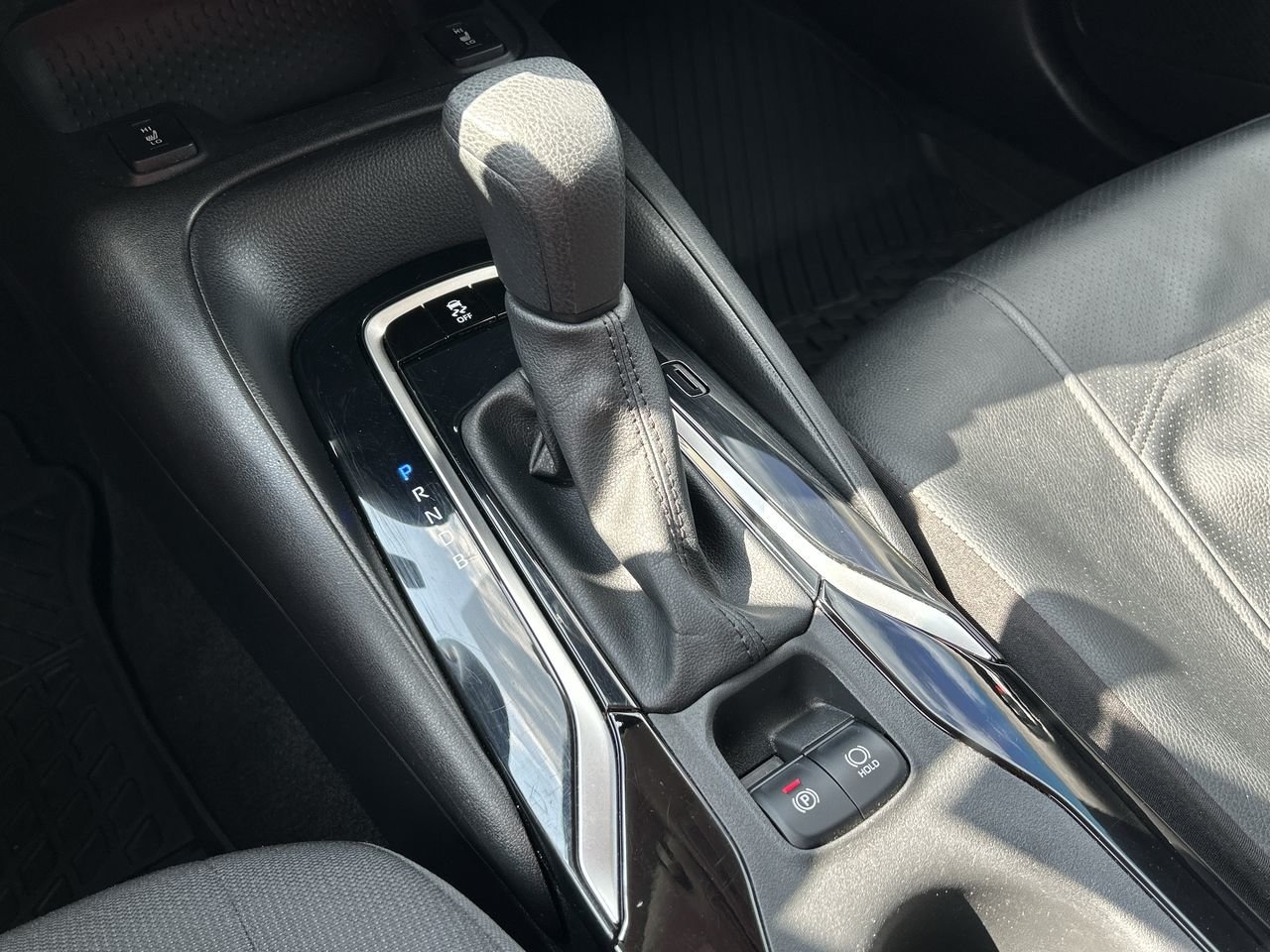 Certified Used 2020 silver Toyota 4-door Sedan LE CVT image 27