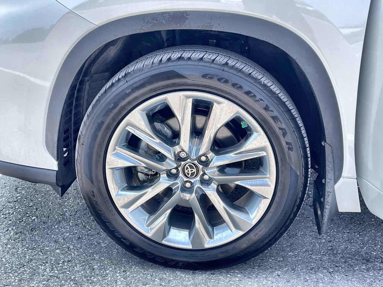 Certified Used 2023 Wind Chill Pearl Toyota Limited AWD image 18