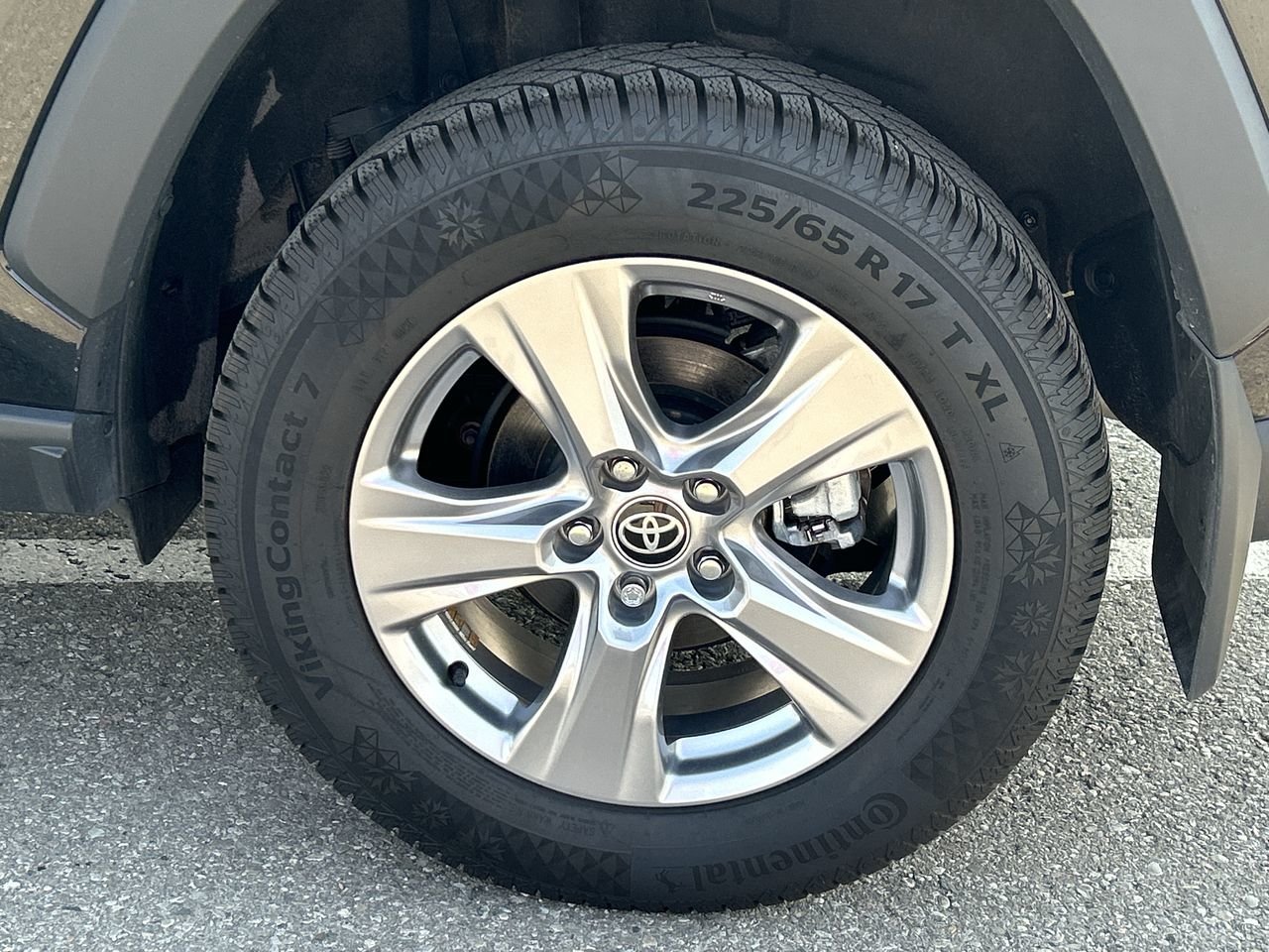 Certified Used 2022 Silver Sky Metallic Toyota XLE AWD image 18