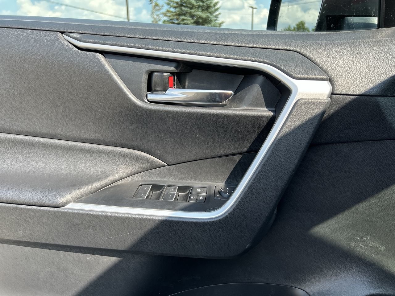 Certified Used 2022 Silver Sky Metallic Toyota XLE AWD image 21