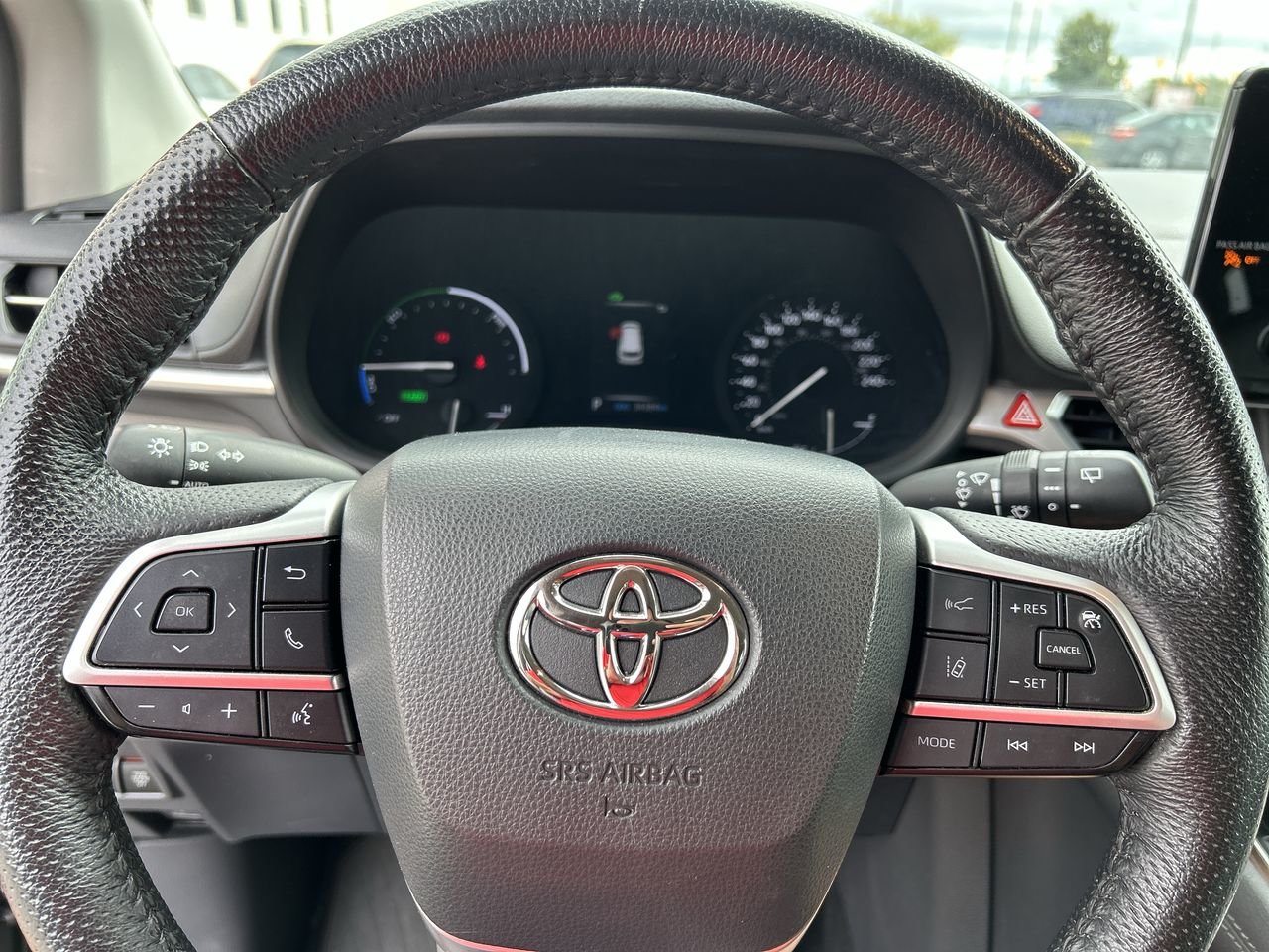 Certified Used 2022 Midnight Black Metallic Toyota Sienna XLE 8-Pass image 21