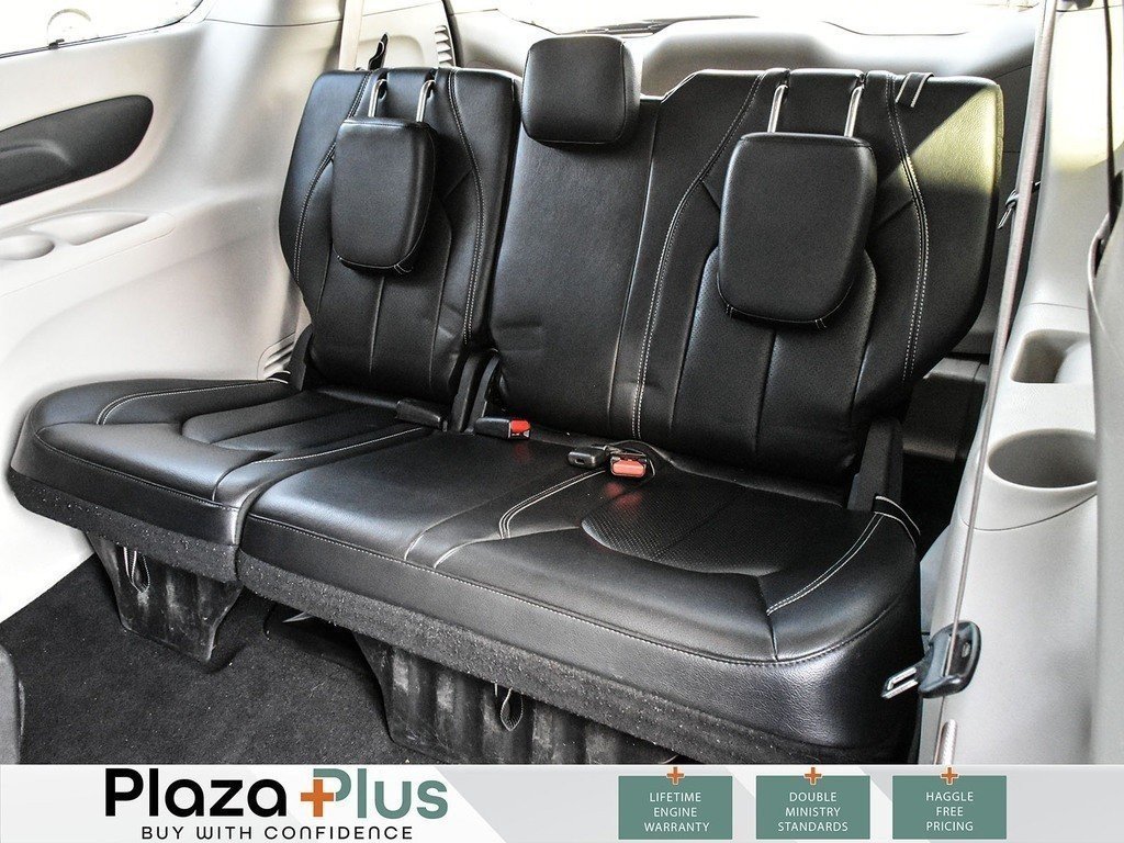 2022 Chrysler Pacifica Touring L-17