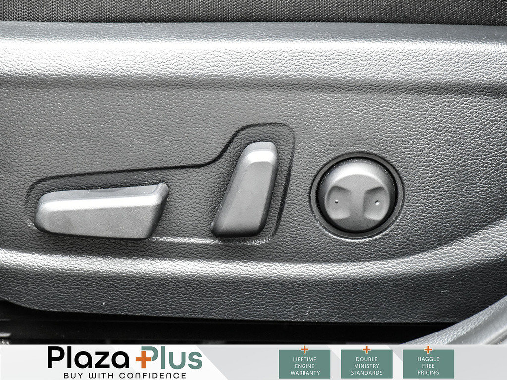 2024 Kia Seltos SX Navigation l Sunroof l Back Up Camera