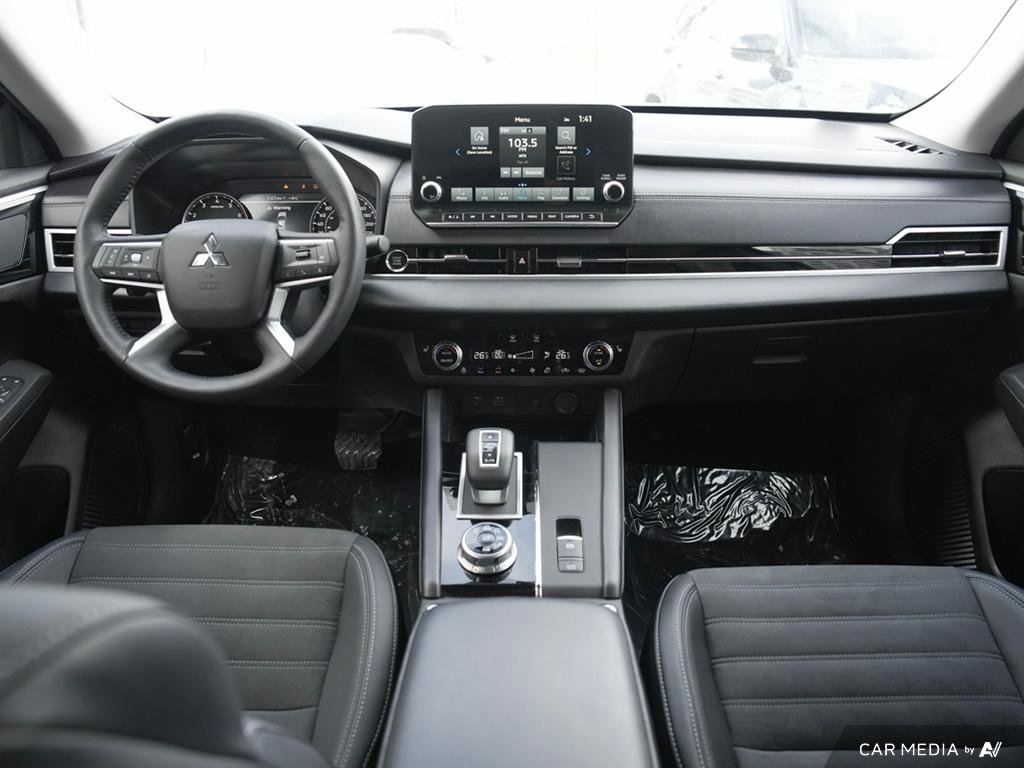 2024 Mitsubishi Outlander LE S-AWC