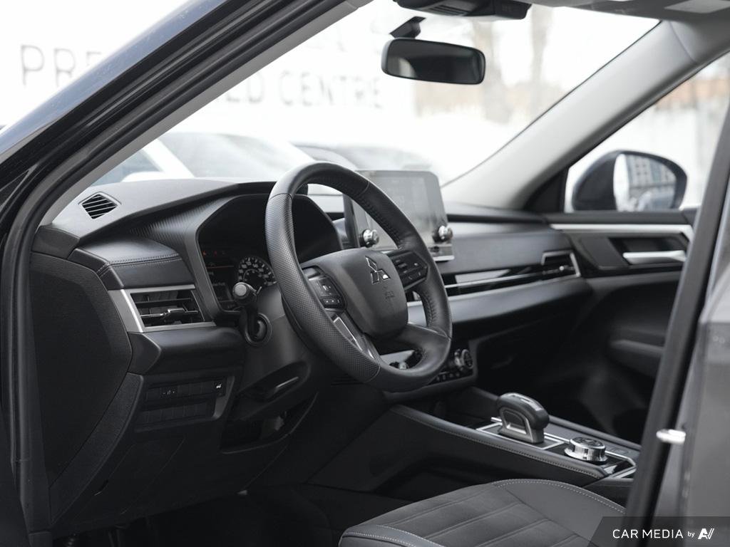 2024 Mitsubishi Outlander LE S-AWC