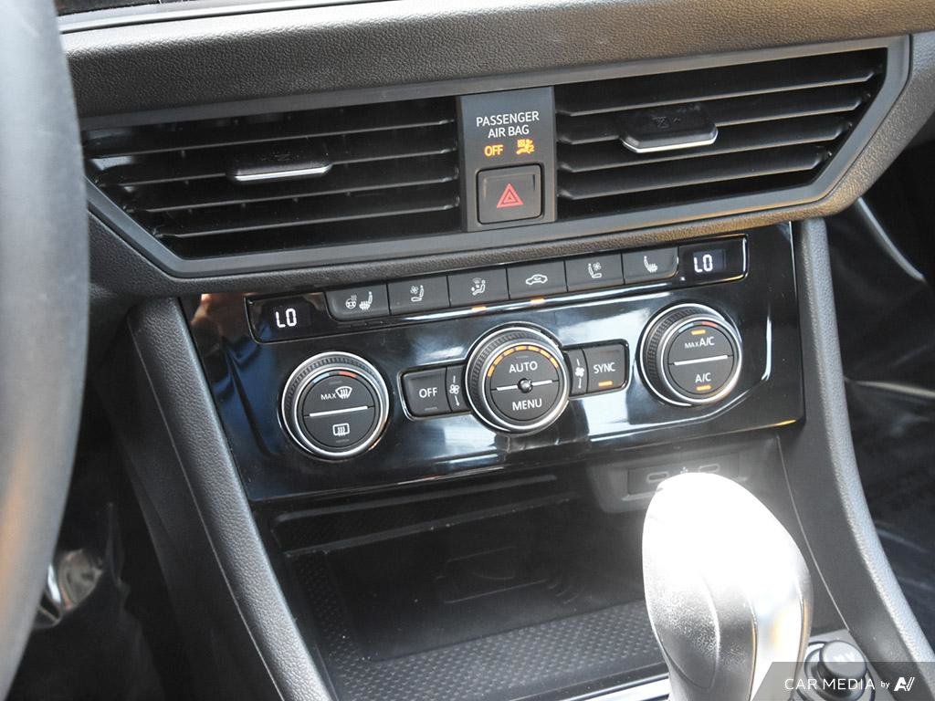2021 Volkswagen Jetta Execline 1.4T 8sp at w/Tip
