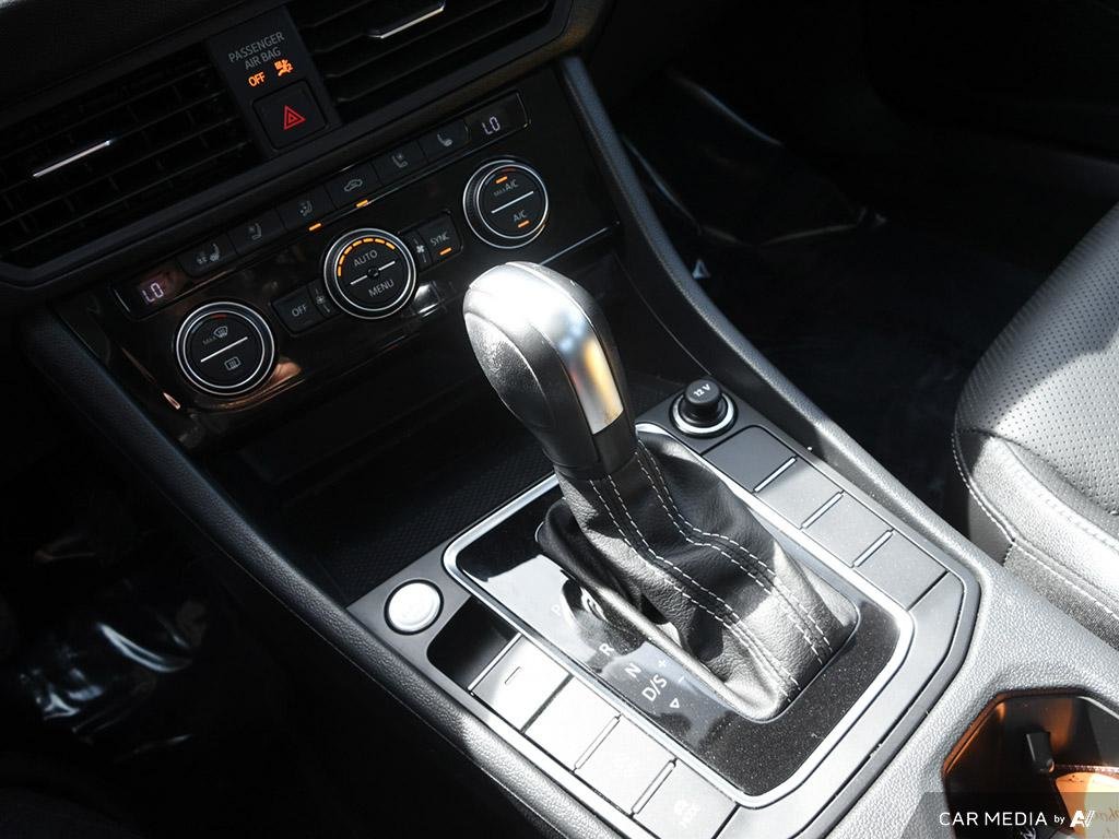 2021 Volkswagen Jetta Execline 1.4T 8sp at w/Tip