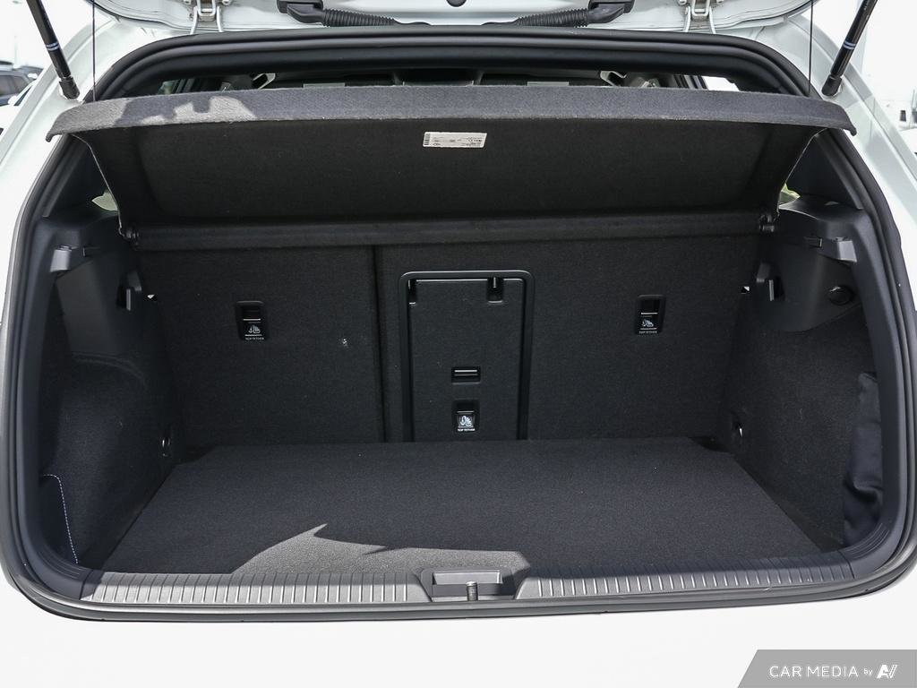 2023 Volkswagen Golf R 2.0T 7Sp at DSG w/Tip