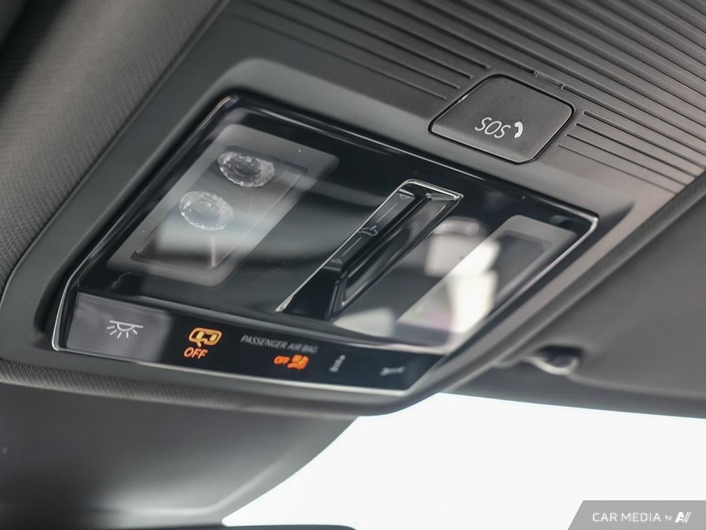 2023 Volkswagen Golf R 2.0T 7Sp at DSG w/Tip