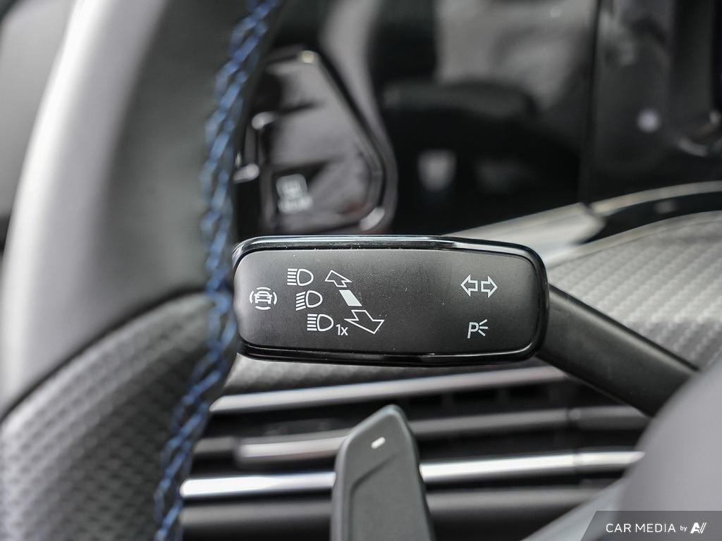 2023 Volkswagen Golf R 2.0T 7Sp at DSG w/Tip