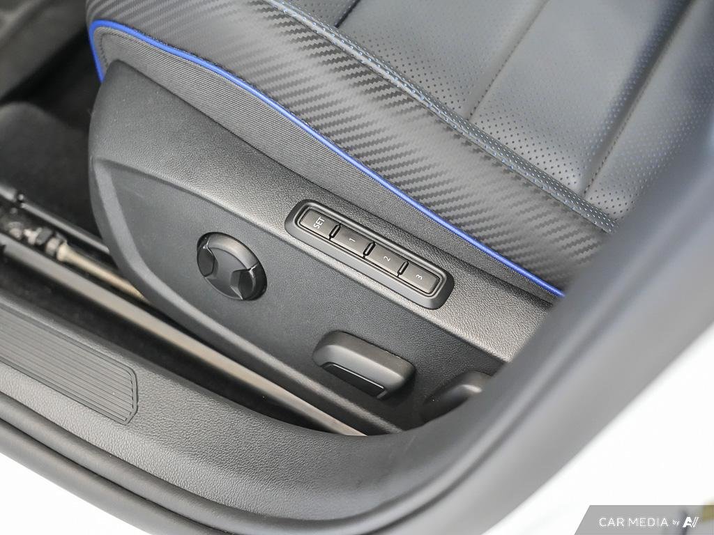 2024 Volkswagen Golf R 2.0T 7Sp at DSG w/Tip