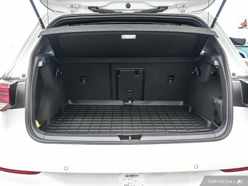 2024 Volkswagen Golf R 2.0T 7Sp at DSG w/Tip