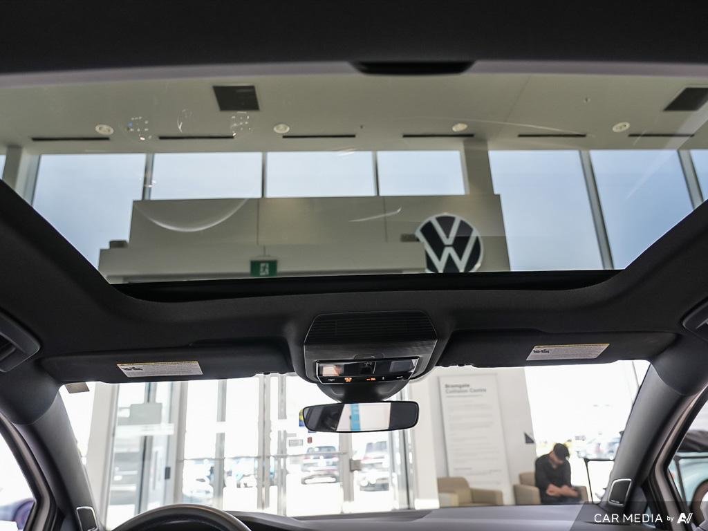 2024 Volkswagen Golf R 2.0T 7Sp at DSG w/Tip