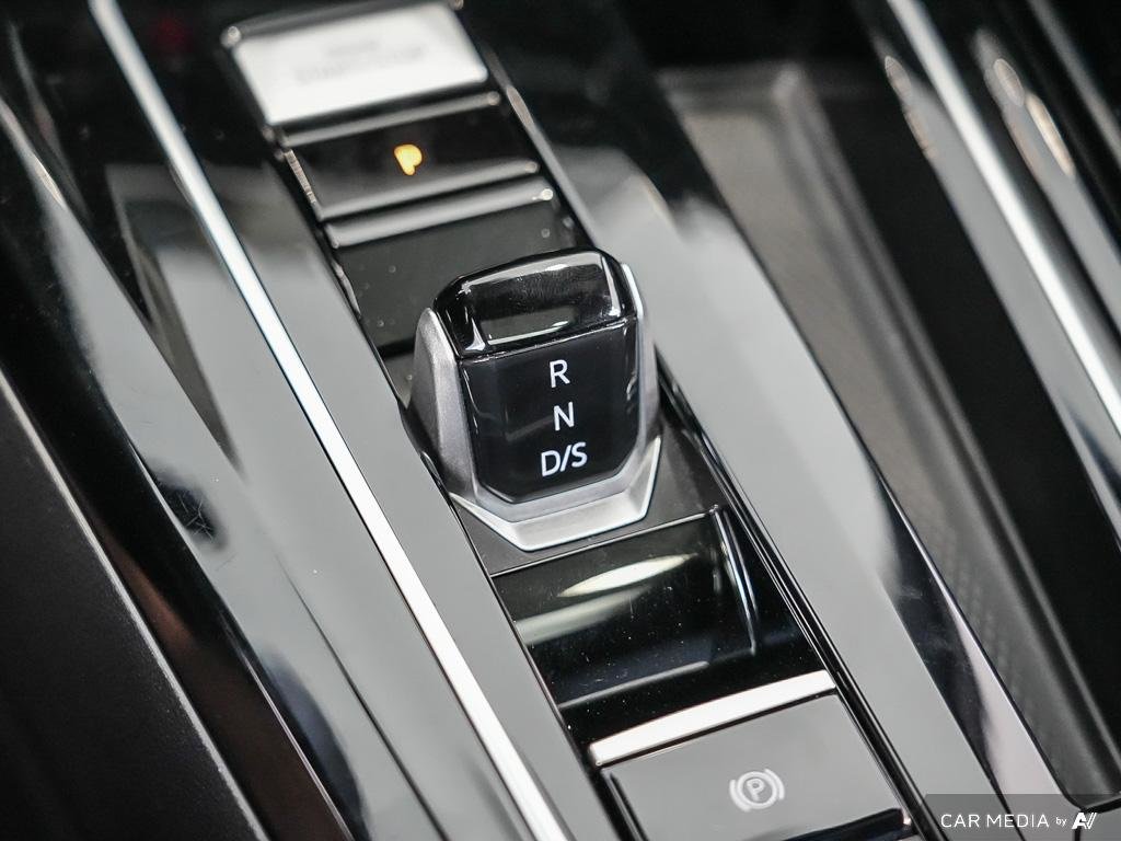 2024 Volkswagen Golf R 2.0T 7Sp at DSG w/Tip