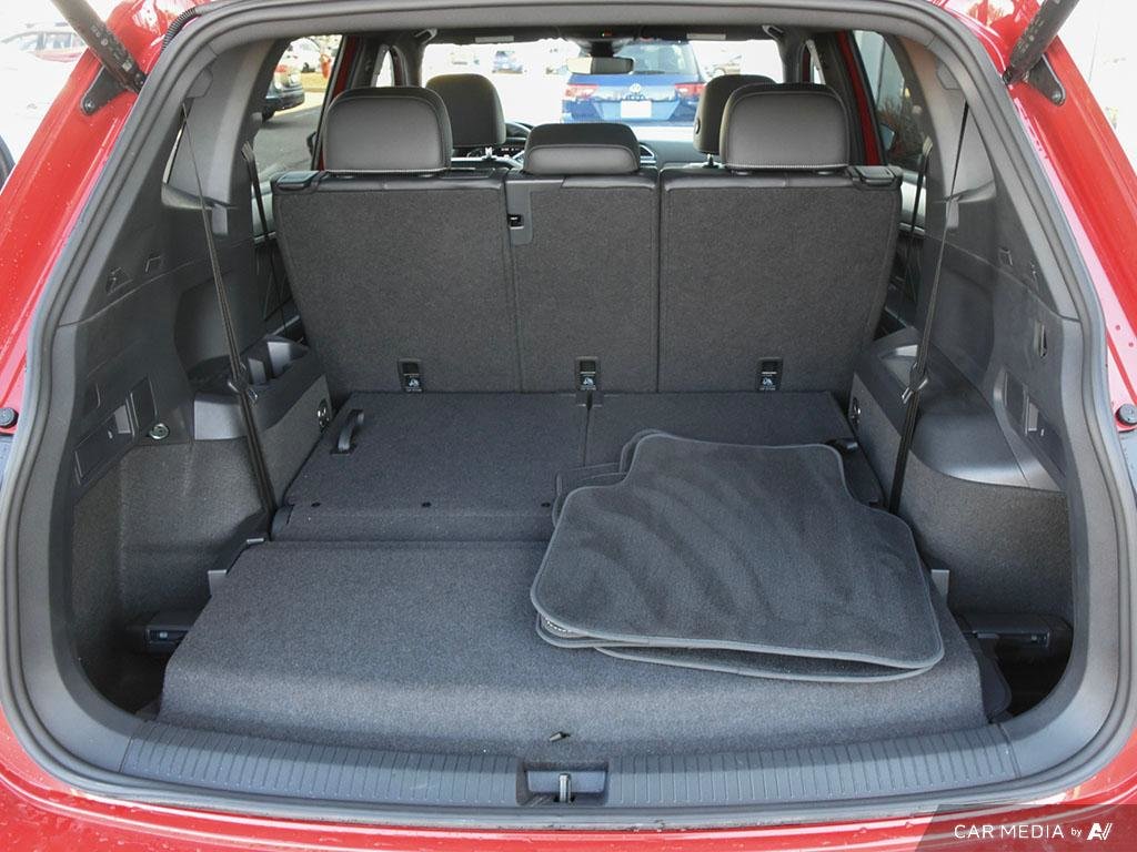 2024 Volkswagen Tiguan Comfortline R-Line Black 2.0T 8sp at w/Tip 4M