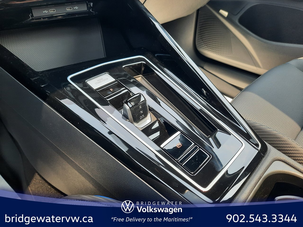2025 Volkswagen Golf R BASE