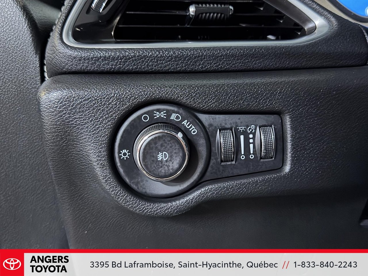 Chrysler Pacifica Hybrid Limited 2023-9