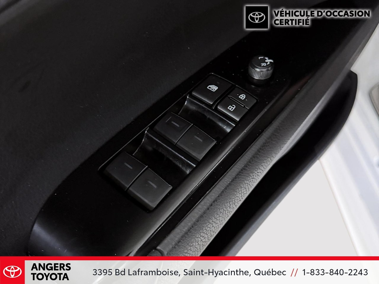 Toyota Camry Hybrid SE 2025-10