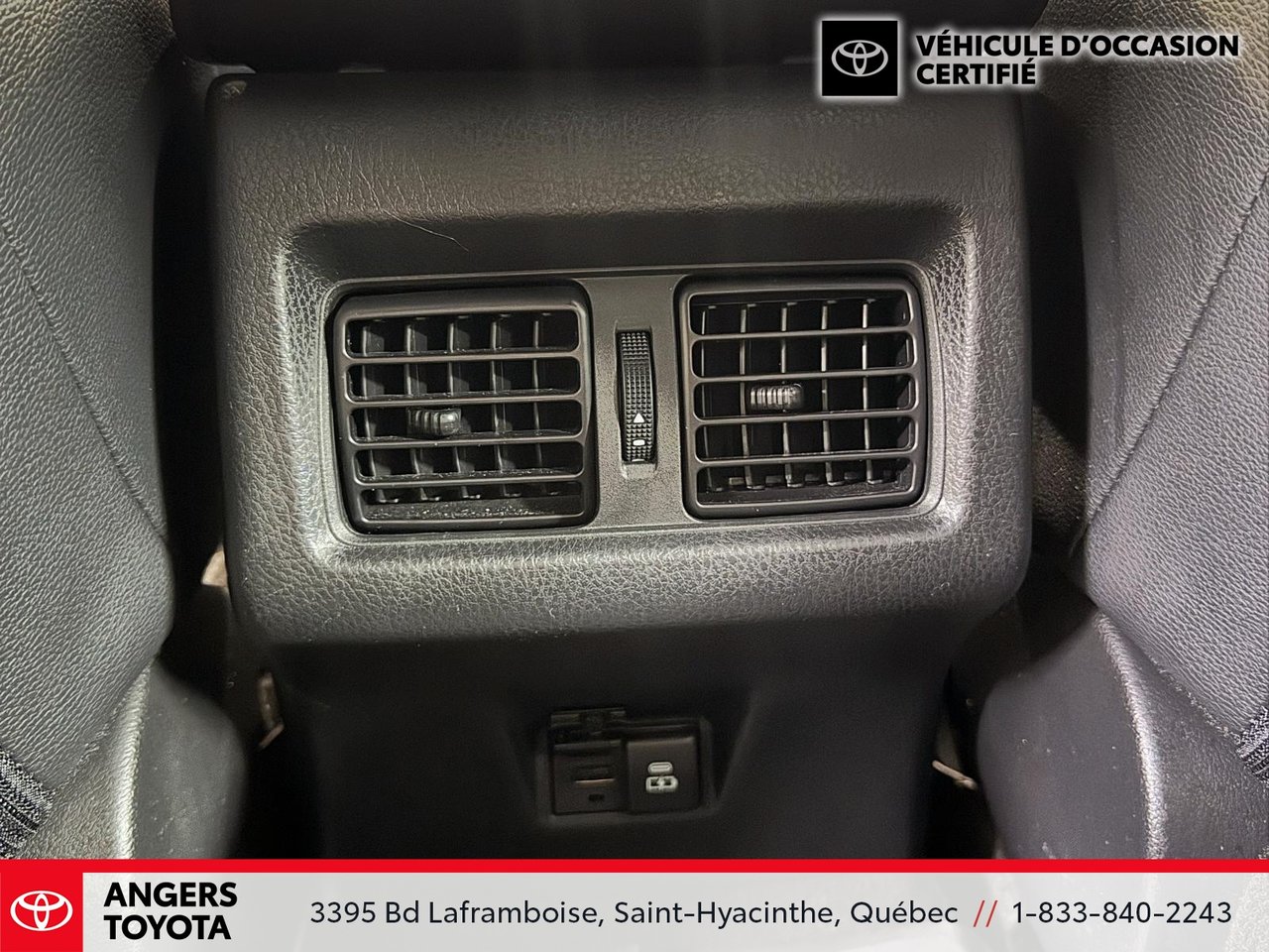 Toyota Camry Hybrid SE 2025-20