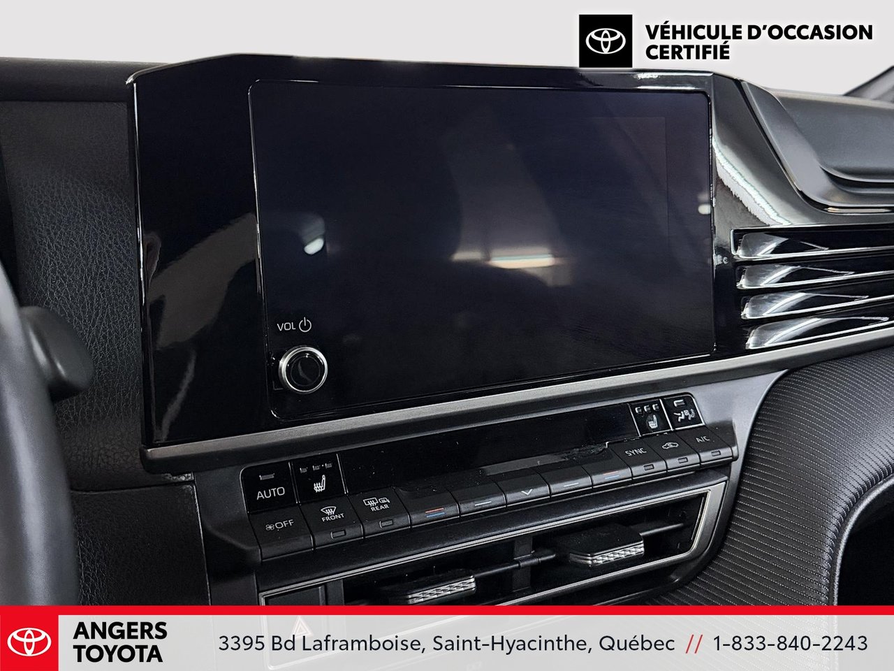 Toyota Camry Hybrid SE 2025-17