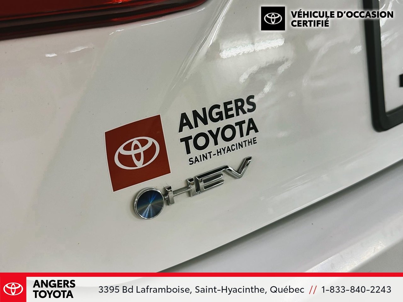 Toyota Camry Hybrid SE 2025-23