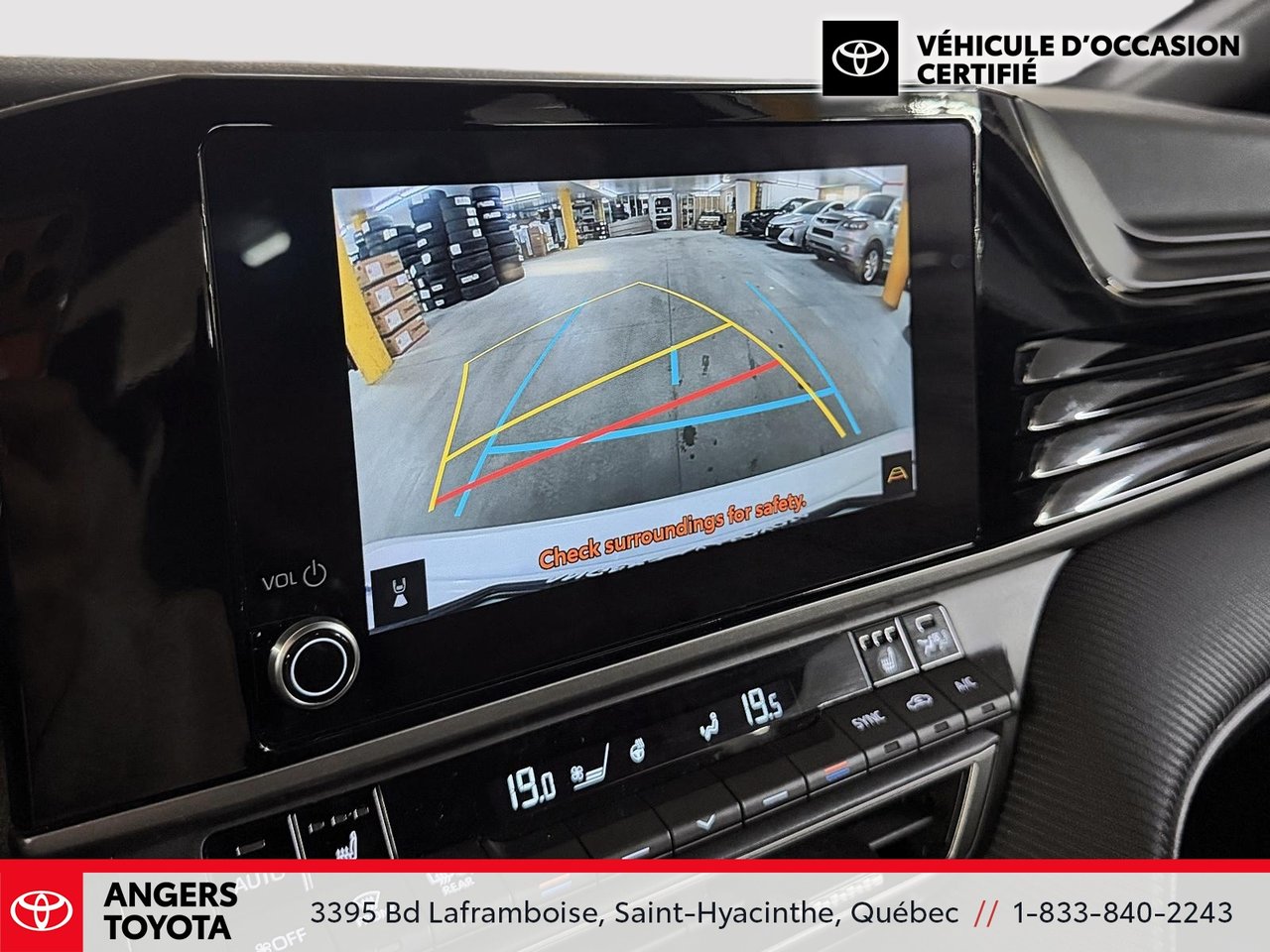 Toyota Camry Hybrid SE 2025-26