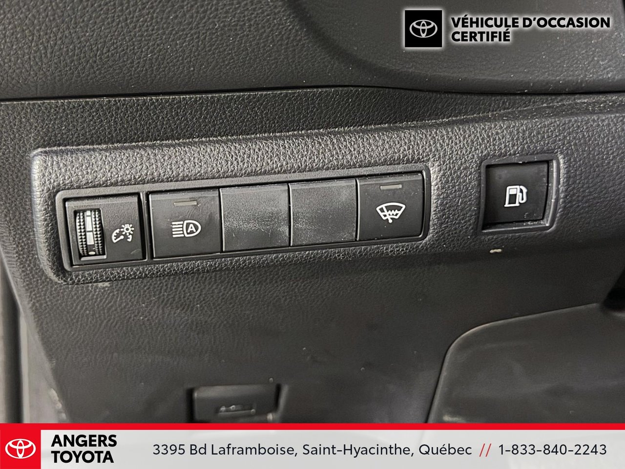 2025 Toyota Corolla Hybrid LE-12