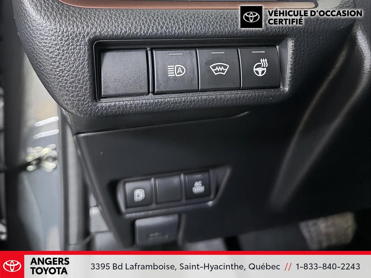 2024 Toyota Prius Plug-in Hybrid SE-12