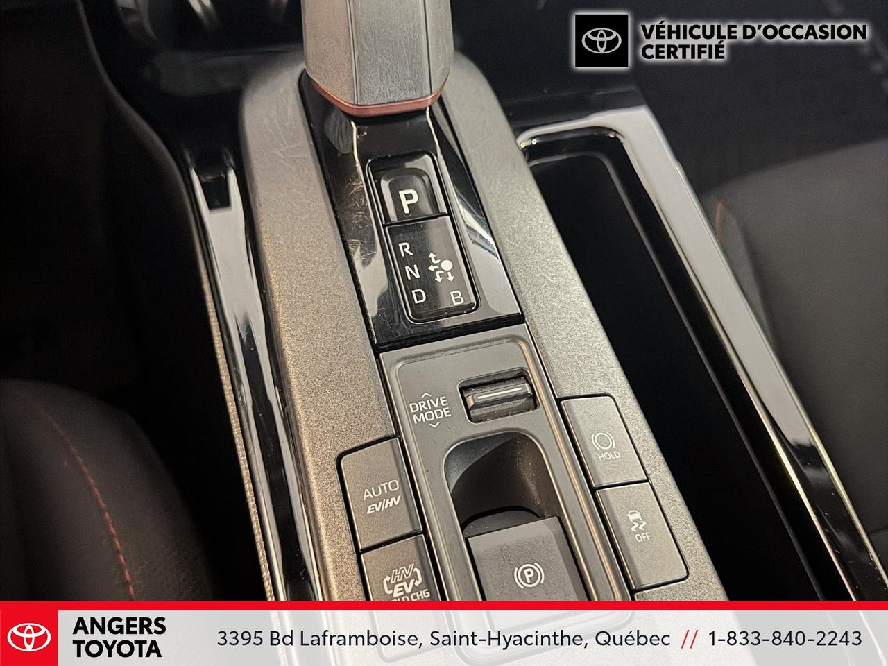 2024 Toyota Prius Plug-in Hybrid SE-17