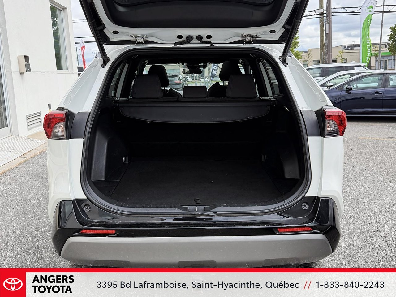 2022 Toyota RAV4 Hybrid SE-21