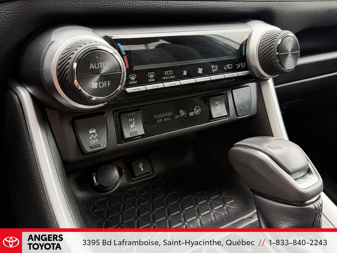 2022 Toyota RAV4 Hybrid SE-17
