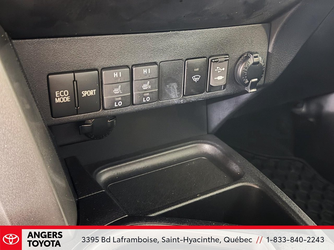 Toyota RAV4 LE 2018-15