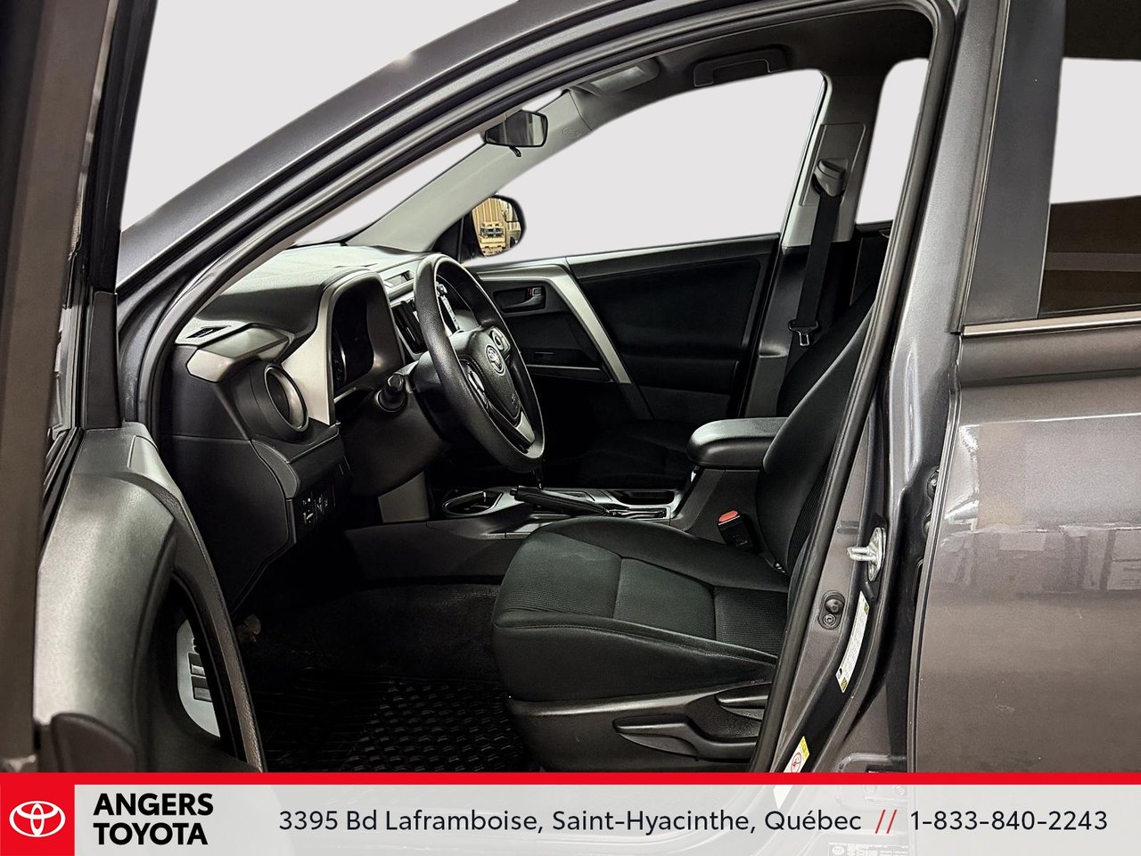 Toyota RAV4 LE 2018-6