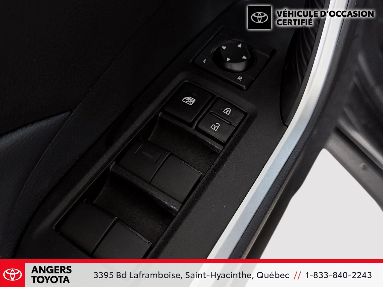 Toyota RAV4 LE 2025-8