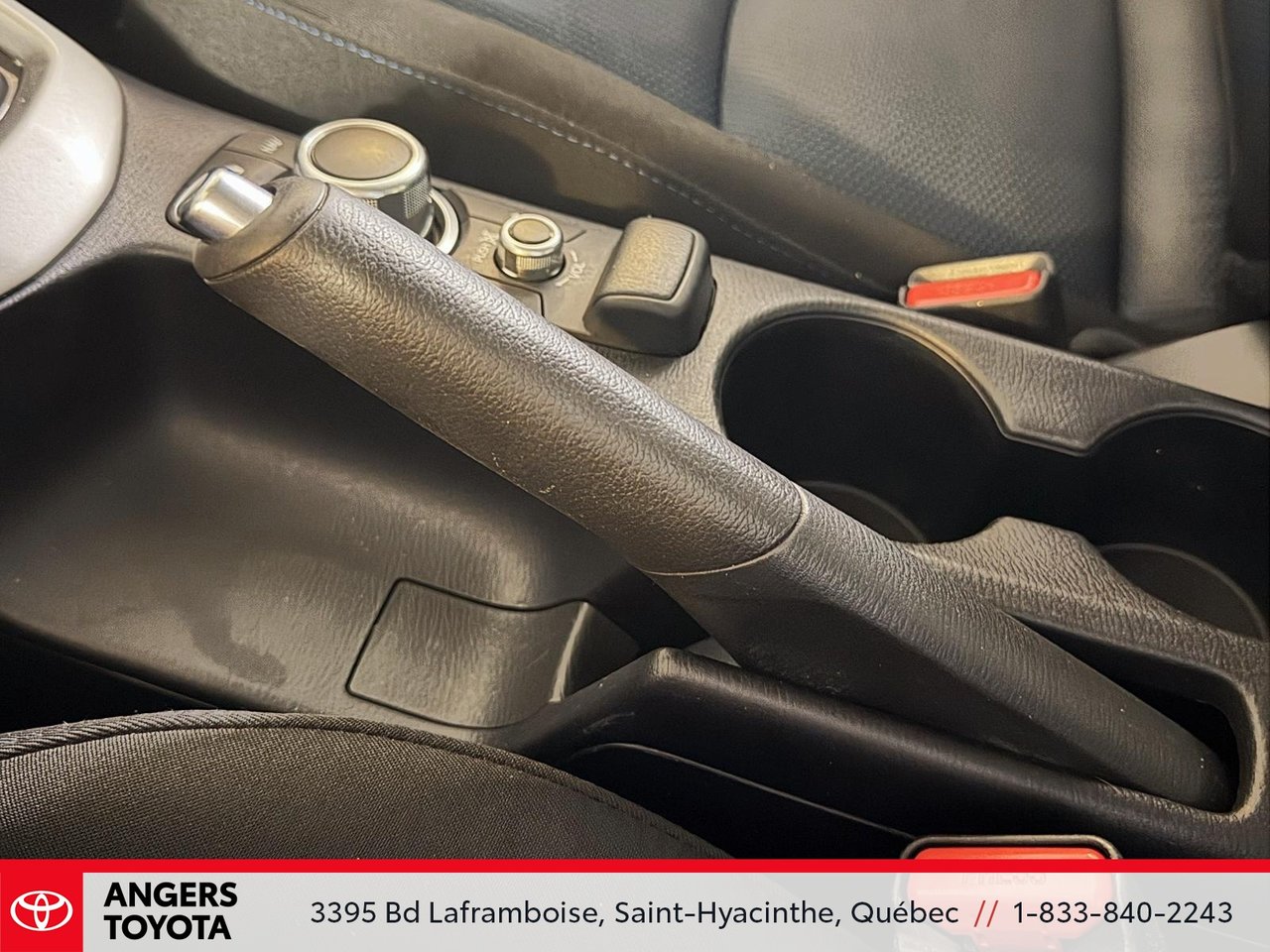 Toyota Yaris Hatchback LE 2020-14