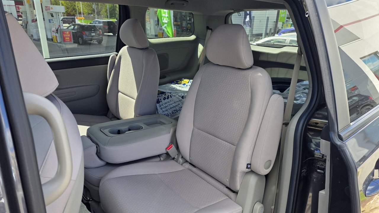Kia Sedona LX 2018-3