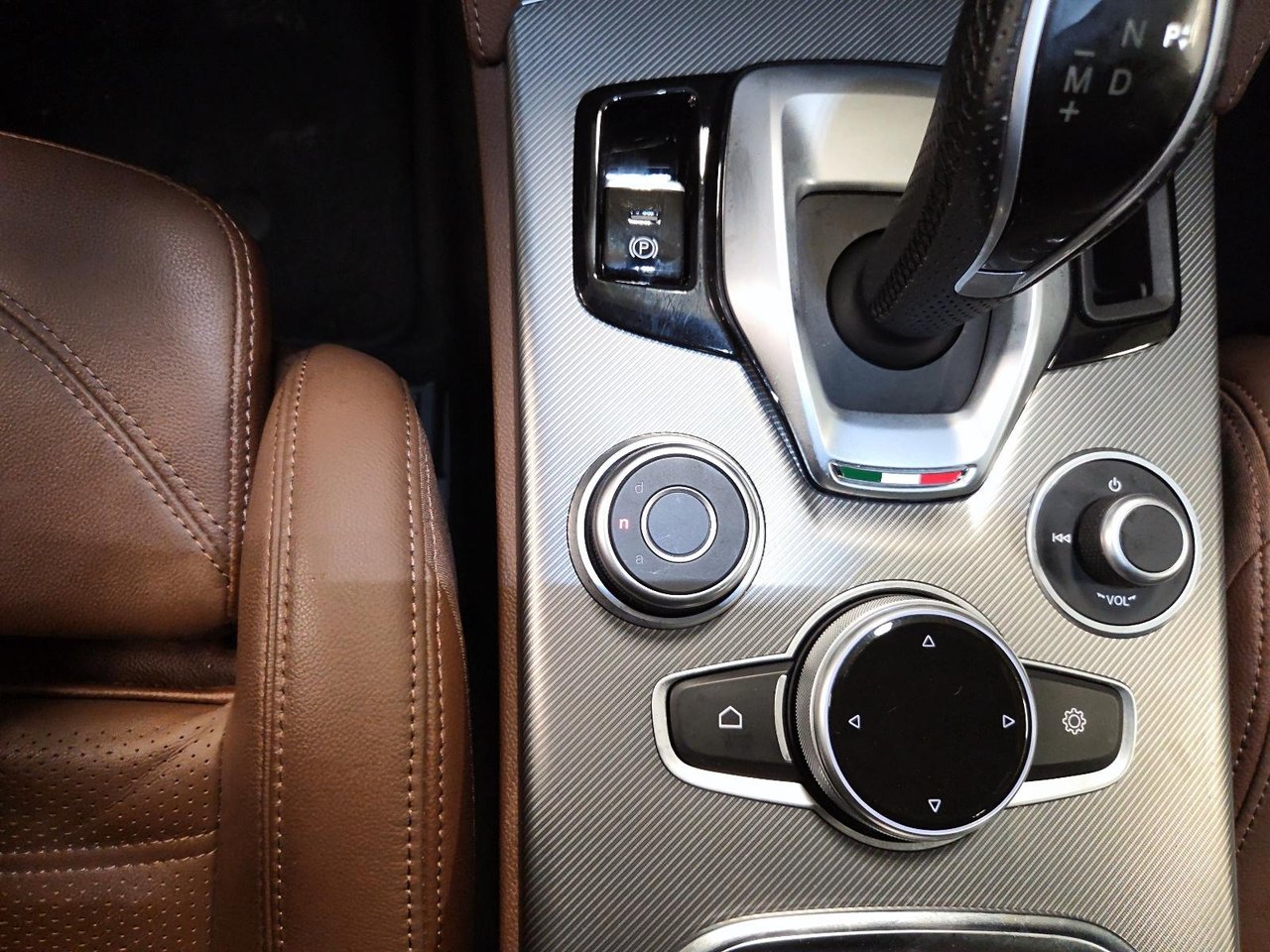 2021 Alfa Romeo Stelvio Ti Sport AWD-17