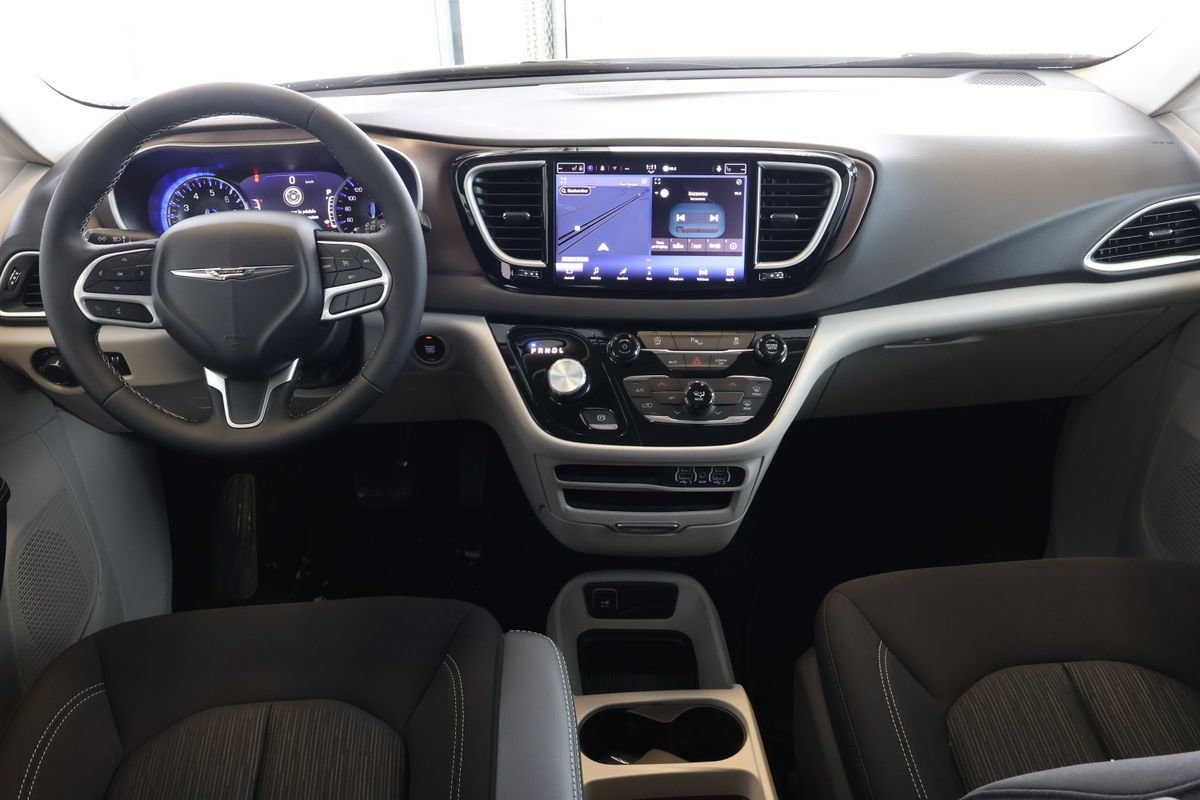 Chrysler Grand Caravan SXT 2024-16
