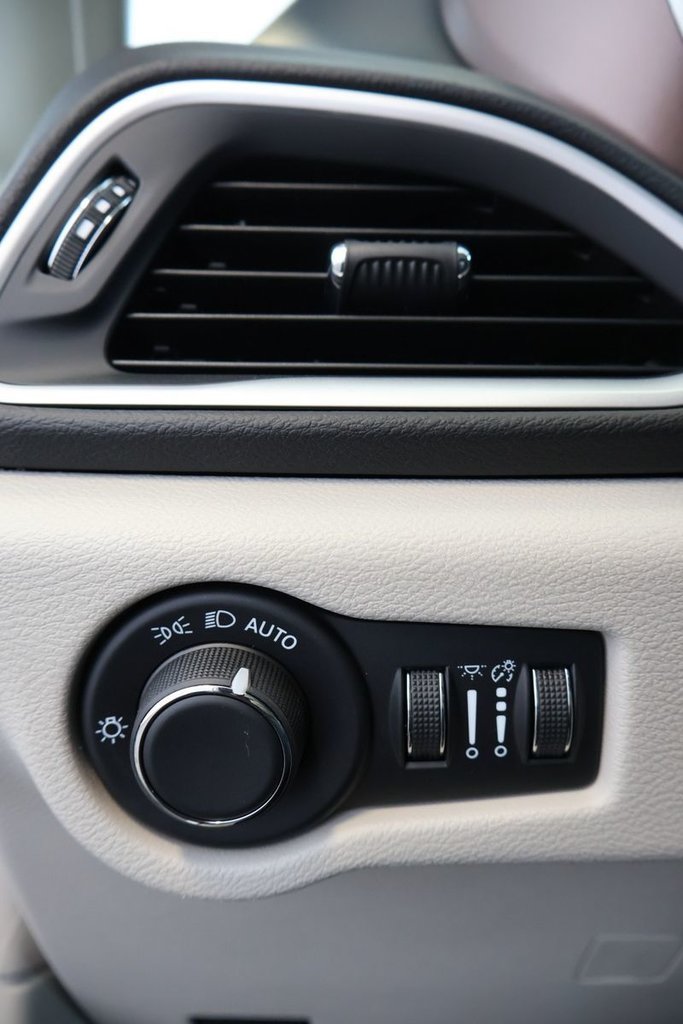 Chrysler Grand Caravan SXT 2024-11