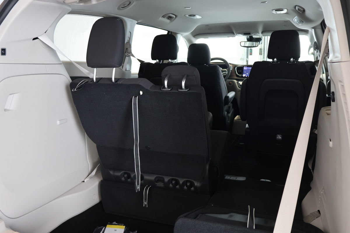 Chrysler Grand Caravan SXT 2024-8