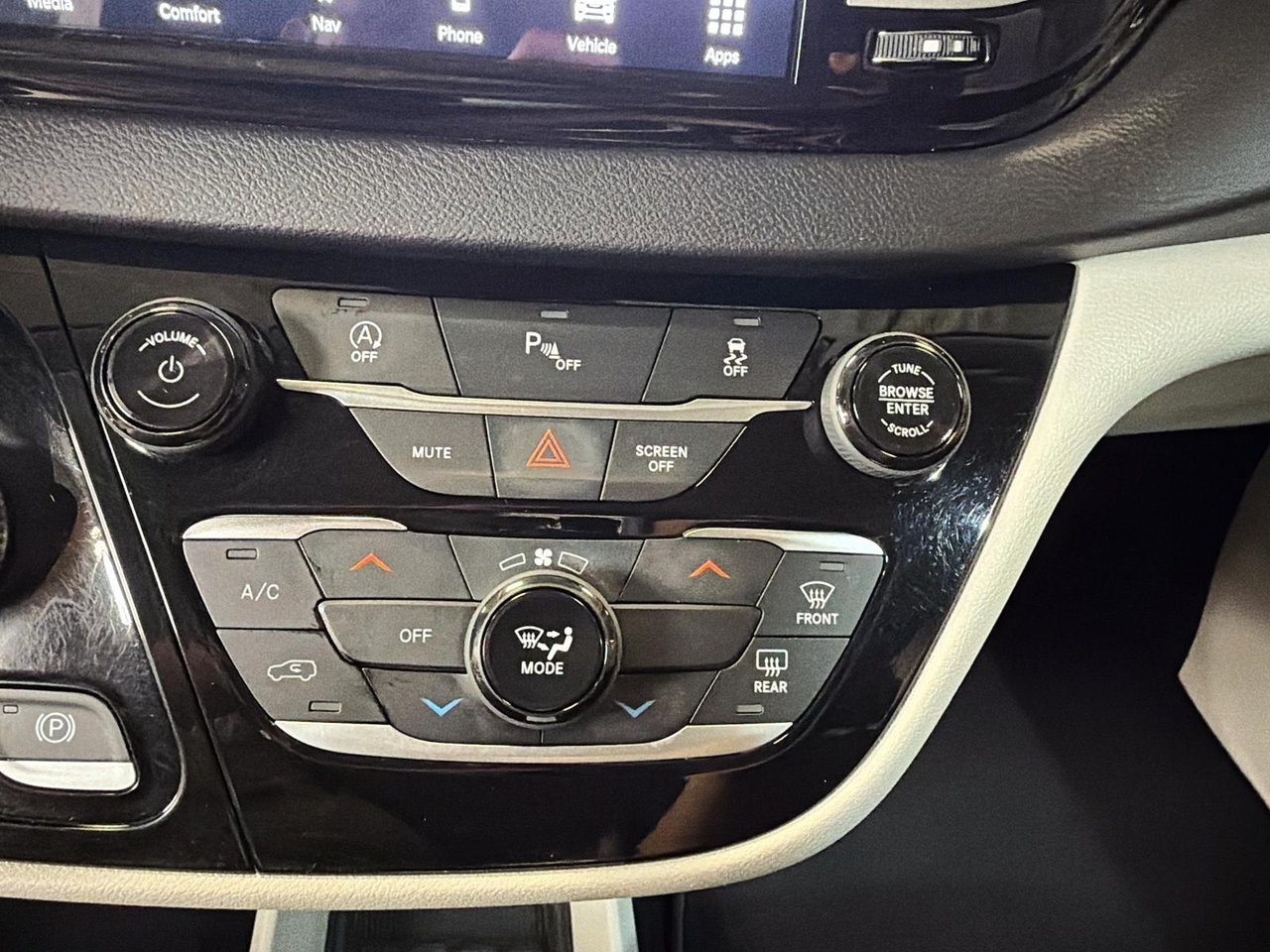 Chrysler Grand Caravan SXT 2024-13