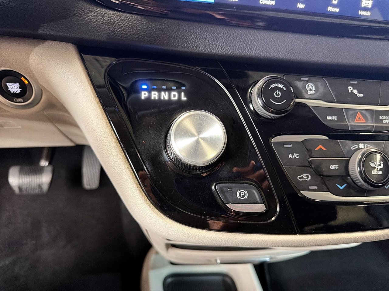 Chrysler Grand Caravan SXT 2024-14