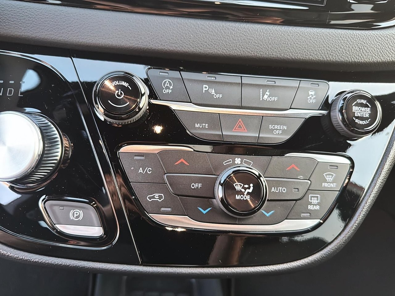 2026 Chrysler Grand Caravan SXT-13