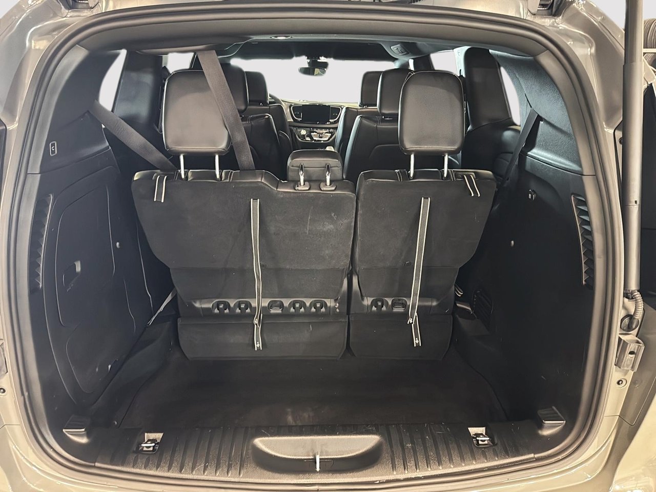 Chrysler Pacifica Hybrid Touring L 2023-5