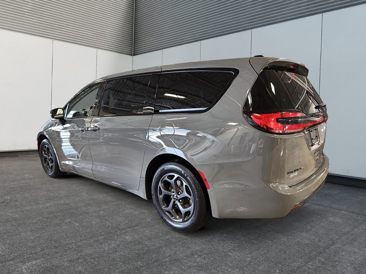 Chrysler Pacifica Hybrid Touring L 2023-3